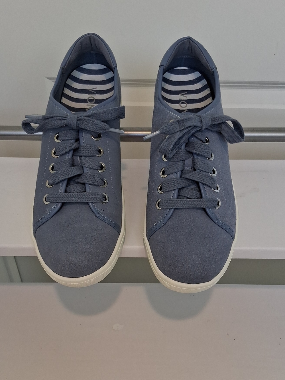Vionic Women’s Casual Blue Lace-Up Sneakers